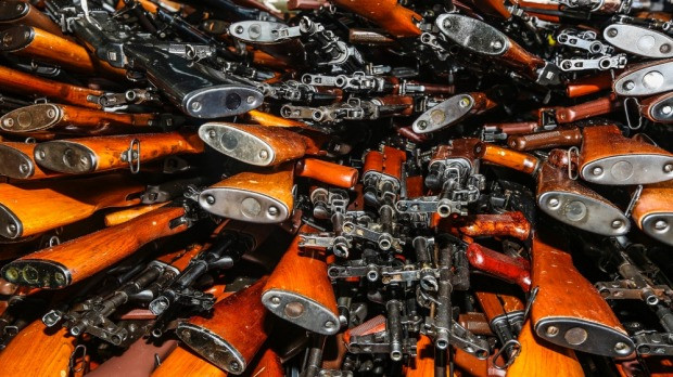 Australia bắt tàu cá chở gần 2.000 khẩu AK sang Somalia ảnh 1