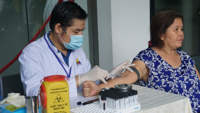 2.000 người dân được tầm soát miễn phí viêm gan siêu vi B-C ảnh 1