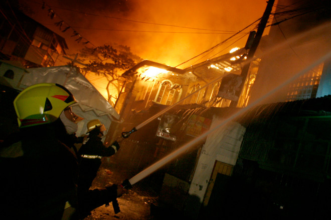 [Photo] Hỏa hoạn thiêu rụi khu nhà ổ chuột tại Philippines ảnh 3