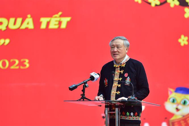 Ông Nguyễn Hòa Bình dự Hội chợ Nhân ái tại tỉnh Tuyên Quang ảnh 1