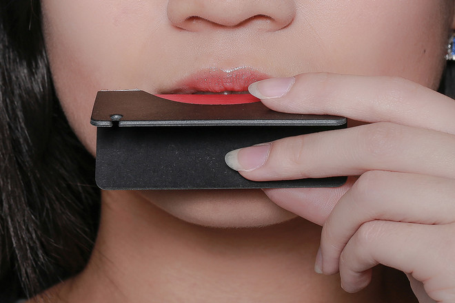 Trang điểm cực tiết kiệm với những thỏi son “tất cả trong một” ảnh 10