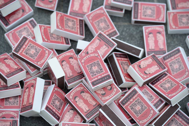 [Photo] Xúc động với "cô bé bán diêm" phiên bản thời công nghệ ảnh 3