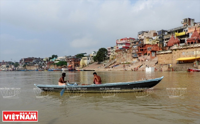 "Du lịch tâm linh" trên hành trình xuyên suốt sông Hằng ảnh 1