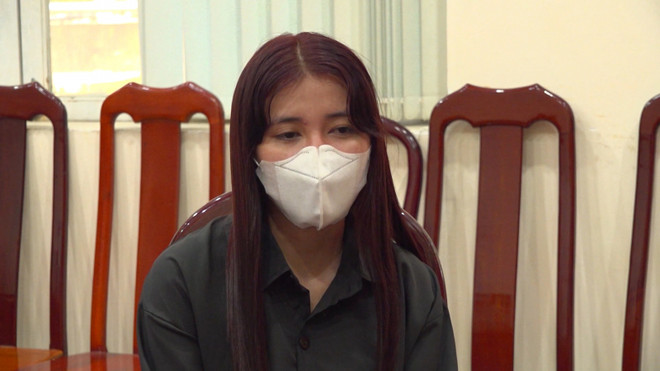 Phan Thị Kim Huệ tại cơ quan Công an. (Nguồn: cand.com.vn) Đồng Nai: Bắt nhiều đối tượng lừa gạt phụ nữ xuất cảnh trái phép ảnh 1