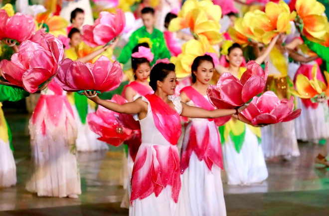 Tưng bừng khai mạc Festival hoa Đà Lạt lần thứ VI - 2015 ảnh 1