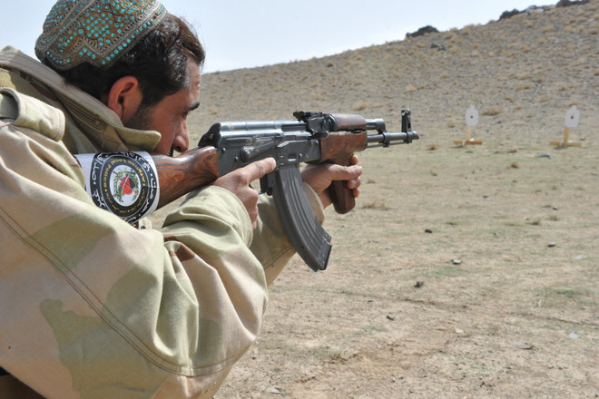 Nga tuyên bố cung cấp 10.000 khẩu súng AK-47 cho Afghanistan ảnh 1