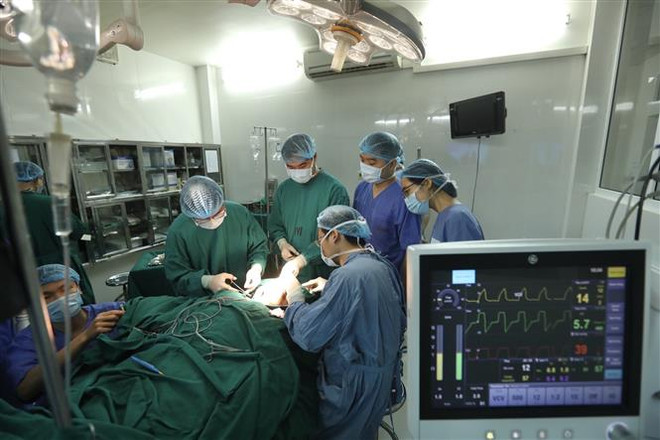 Ảnh minh họa. (Ảnh: Minh Quyết/TTXVN) Phẫu thuật nội soi ngực đốt hạch giao cảm chữa tăng tiết mồ hôi tay ảnh 1