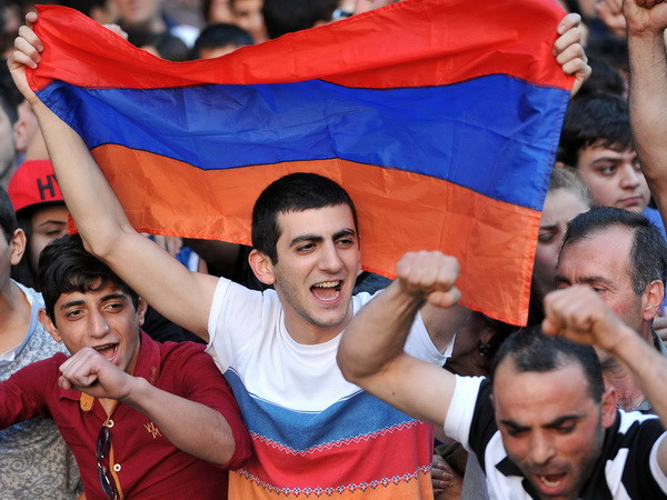 Cử tri Armenia ủng hộ cải cách hiến pháp thay đổi chế độ ảnh 1