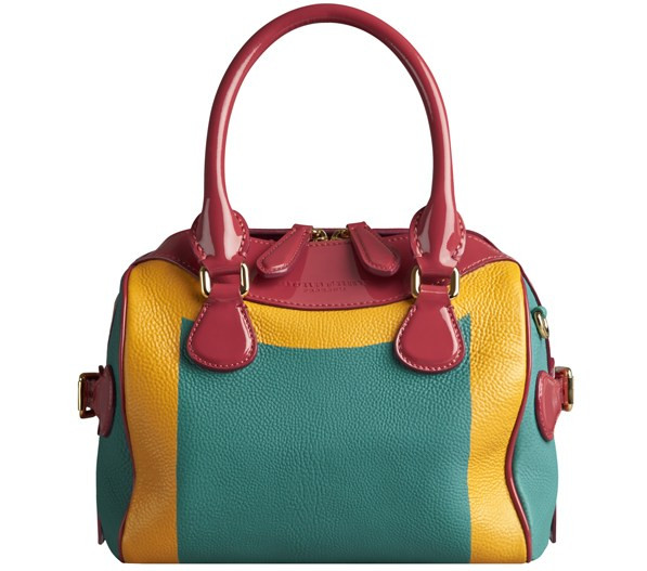 Túi xách Burberry Bee "gây sốt" trong làng thời trang thế giới ảnh 2