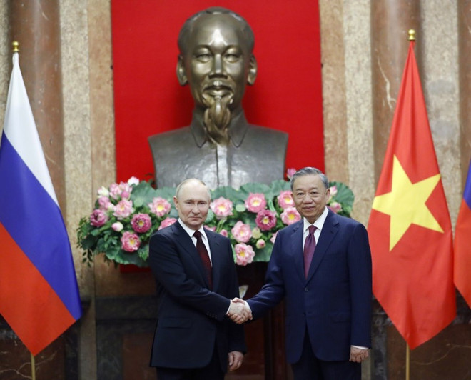 Chủ tịch nước Tô Lâm và Tổng thống Liên bang Nga Vladimir Putin chụp ảnh chung tại Phủ Chủ tịch, trưa 20/6/2024. (Ảnh: Nhan Sáng/TTXVN) viet nam_nga 3.jpg