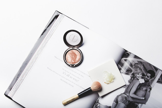 7 công dụng bất ngờ của sáp nẻ dành cho bạn gái ngại trang điểm ảnh 1