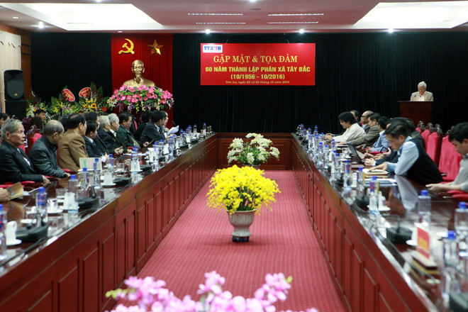 Quang cảnh buổi gặp mặt, tọa đàm. (Ảnh: Lê Hữu Quyết/TTXVN) TTXVN long trọng kỷ niệm 60 năm ngày thành lập Phân xã Tây Bắc ảnh 3