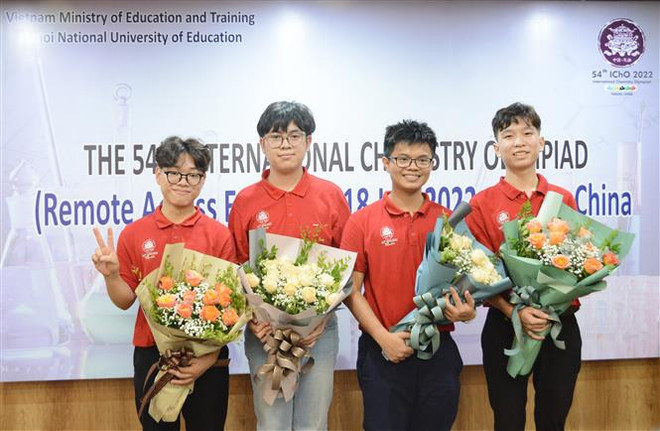Bốn học sinh Việt Nam đạt huy chương Vàng Olympic Hóa học quốc tế năm 2022. (Ảnh: TTXVN phát) Bốn học sinh Việt Nam đều giành HCV tại Olympic Hóa học Quốc tế 2022 ảnh 1