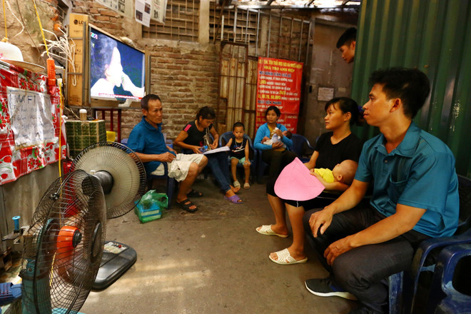 Nắng nóng gay gắt kéo dài khiến cuộc sống người dân bị đảo lộn ảnh 2