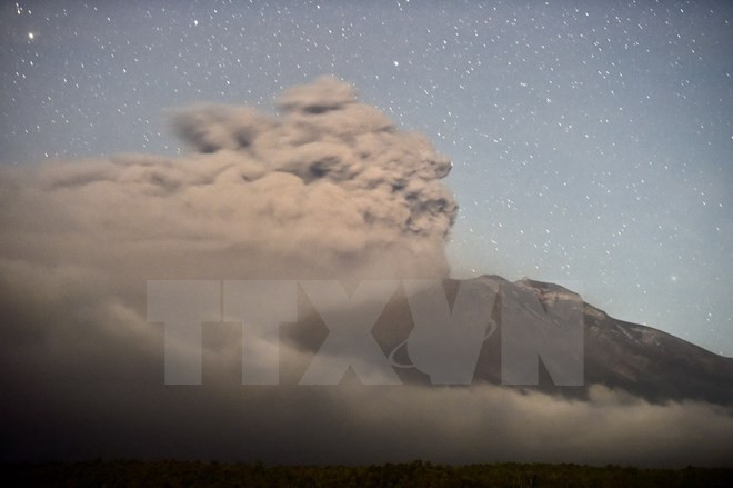 Chile quyết định hạ mức báo động đối với núi lửa Calbuco ảnh 1