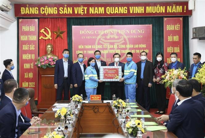 Bí thư Thành ủy Hà Nội tặng quà, chúc Tết người lao động và hộ nghèo ảnh 3