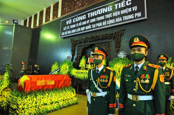 Lễ tang Trung tá Đỗ Anh được tổ chức trọng thể tại Nhà tang lễ Quốc gia, số 5 Trần Thánh Tông (Hà Nội), sáng 19/1/2022. (Ảnh: Minh Đức/TTXVN) Thương tiếc Trung tá Đỗ Anh - sỹ quan hy sinh khi làm nhiệm vụ quốc tế ảnh 1