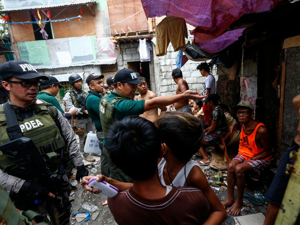 HRW cáo buộc Philippines giả bằng chứng trong cuộc chiến chống ma túy ảnh 1