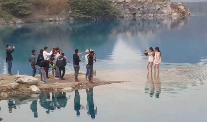 Á hậu Hoàng My gửi tâm thư cho hai cô gái chụp bộ ảnh "Tuyệt Tình Cốc" ảnh 1