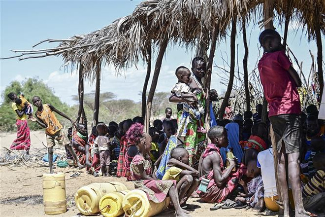 Khu lều tạm dành cho những người phải rời bỏ nhà cửa do hạn hán tại Nadoto (Kenya). (Ảnh: AFP/TTXVN) Australia công bố gói hỗ trợ nhân đạo cho Trung Đông và châu Phi ảnh 1