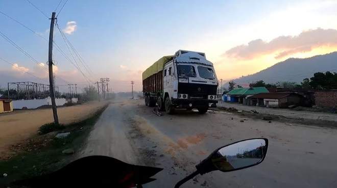 Một hình ảnh được ghi lại hôm 6/5 vừa qua tại bang Manipur (Ấn Độ). (Nguồn: Reuters) Ấn Độ: Hàng chục người chết trong làn sóng bạo lực mới ở bang Manipur ảnh 1