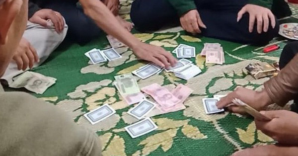 TP.HCM: Bắt giữ nguyên Phó trưởng Công an phường 6 vì đánh bạc ảnh 1