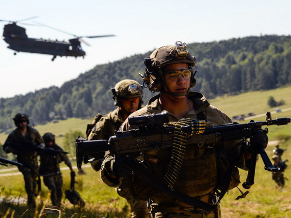 NATO xem xét các biện pháp tăng cường phòng thủ tại châu Âu ảnh 1