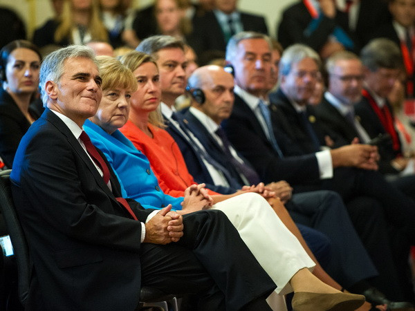 Bắt kẻ chủ mưu vụ 71 người di cư chết ngạt rúng động cả châu Âu ảnh 2