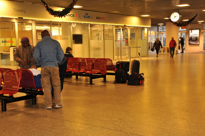 Bỉ: Hoạt động sản xuất, giao thông tê liệt do tổng đình công ảnh 1