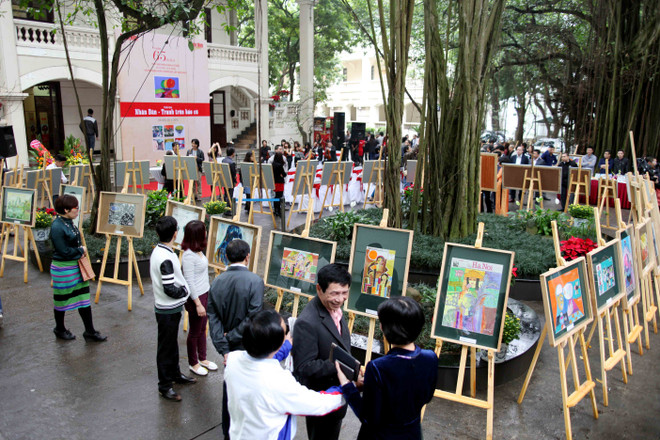 "Tranh trên báo cũ" để nhớ 65 năm Báo Nhân Dân ra số đầu tiên ảnh 1