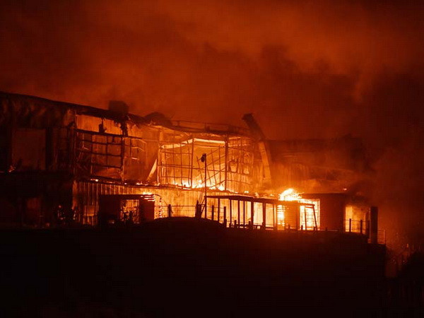 40 người nhập viện do hỏa hoạn ở hộp đêm nổi tiếng của Romania ảnh 1