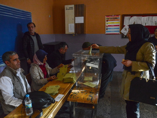 Hai người thiệt mạng trước điểm bỏ phiếu ở Thổ Nhĩ Kỳ ảnh 1