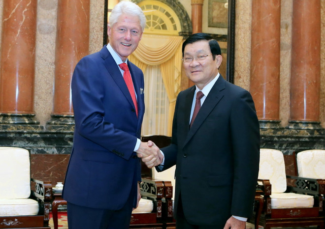 Chủ tịch nước Trương Tấn Sang gặp cựu Tổng thống Hoa Kỳ Clinton ảnh 1
