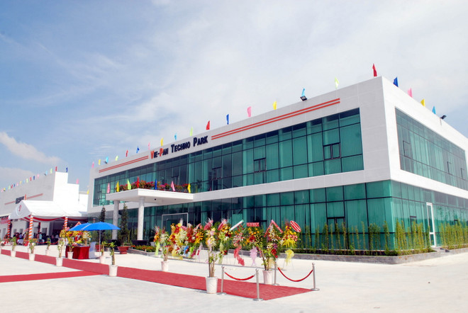 Khu Kỹ nghệ Việt Nhật giai đoạn 1. (Ảnh: Mạnh Linh/TTXVN) Khu kỹ nghệ Việt-Nhật tạo sức bật cho ngành công nghiệp hỗ trợ ảnh 1
