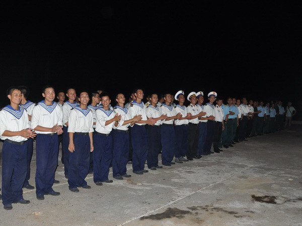 Chiến sĩ Trường Sa "truyền lửa" cho đất liền bằng khúc tráng ca ảnh 4