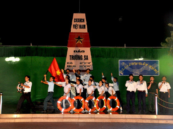 Chiến sĩ Trường Sa "truyền lửa" cho đất liền bằng khúc tráng ca ảnh 2