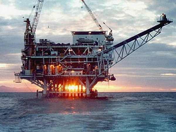 Thị trường dư cung tiếp tục gây áp lực lên giá dầu ảnh 1