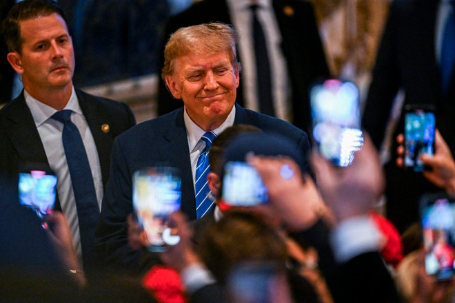 Cựu Tổng thống Donald Trump tại sự kiện bầu cử "Siêu thứ Ba" ở Palm Beach, Florida, 5/3/2024. (Ảnh: AFP/TTXVN) biden_trump 4.jpg