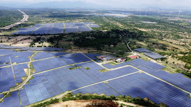 Một dự án điện mặt trời tại huyện Thuận Nam (Ninh Thuận). (Ảnh: Huy Hùng/TTXVN) chuyen dich nang luong 2.jpg