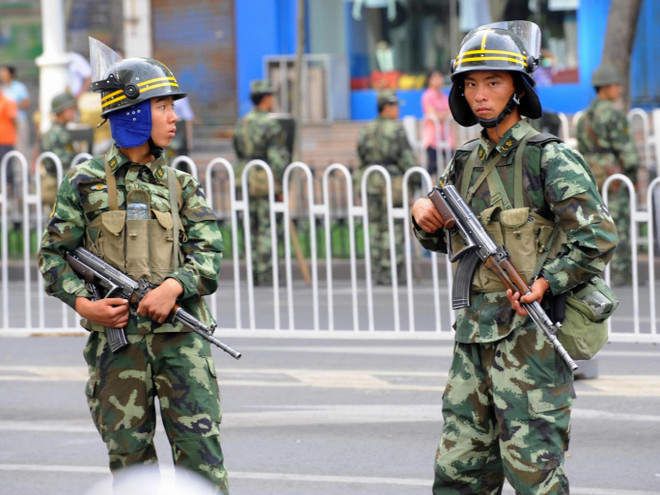 Cảnh sát vũ trang Trung Quốc ở Tân Cương. (Nguồn: Getty) Trung Quốc tiêu diệt 4 phần tử khủng bố ở khu tự trị Tân Cương ảnh 1