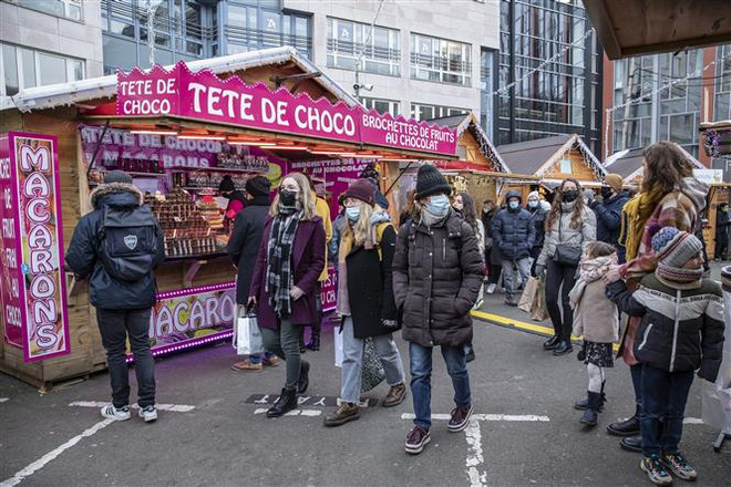 WHO cảnh báo "cơn sóng thần" các ca mắc mới COVID-19 đang ập đến ảnh 1