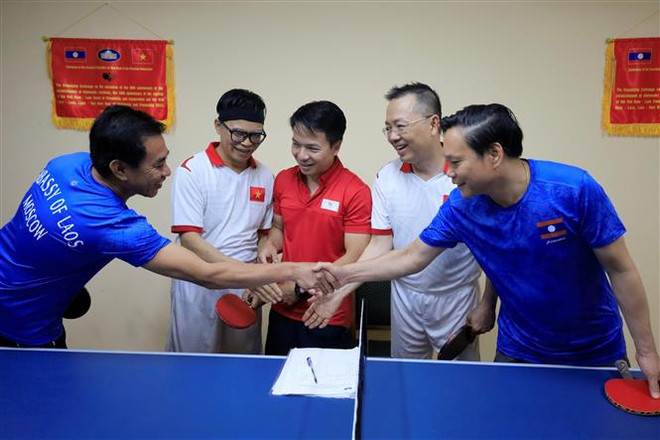 Giao lưu thể thao kỷ niệm 60 năm thiết lập mối quan hệ hữu nghị Việt Nam-Lào tại Moskva. (Ảnh: Trần Hiếu/TTXVN) Sâu đậm tình đoàn kết và hữu nghị Việt Nam-Lào tại Liên bang Nga ảnh 4
