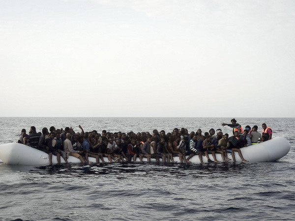 Nhiều người di cư bị tấn công và đẩy xuống biển ngoài khơi Libya ảnh 1