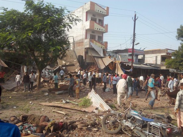 Nổ pháo hoa tại một cơ sở dạy thêm cho sinh viên ở Ấn Độ ảnh 1