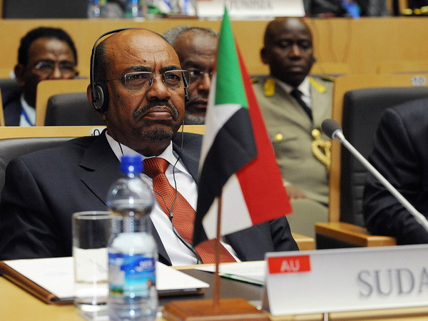 Tổng thống Sudan Omar al-Bashir. (Nguồn: AFP/TTXVN) Nam Phi rút khỏi ICC sau vụ từ chối bắt Tổng thống Sudan ảnh 1