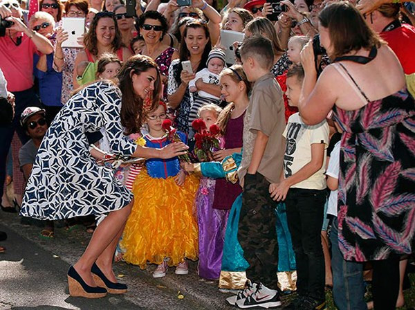 Những chiếc đầm đặc biệt trở thành "hiện tượng" trên mạng xã hội ảnh 4