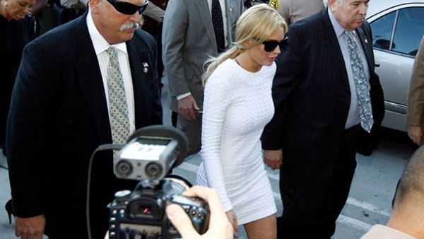 Những chiếc đầm đặc biệt trở thành "hiện tượng" trên mạng xã hội ảnh 1