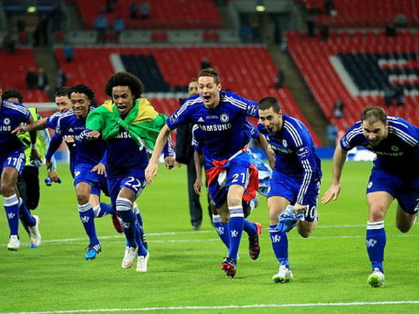 Nemanja Matic tái hiện màn ăn mừng chức vô địch của John Terry ảnh 1