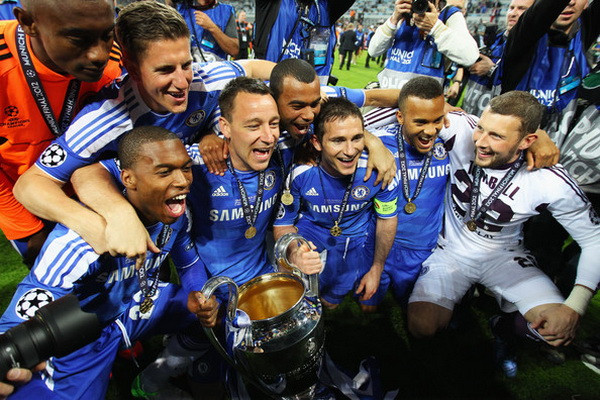 Nemanja Matic tái hiện màn ăn mừng chức vô địch của John Terry ảnh 2