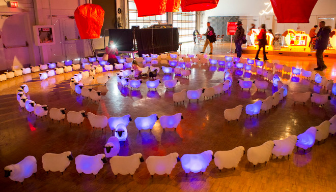 Hàng trăm đèn lồng hình con cừu ngộ nghĩnh tại lễ hội ở Canada ảnh 3